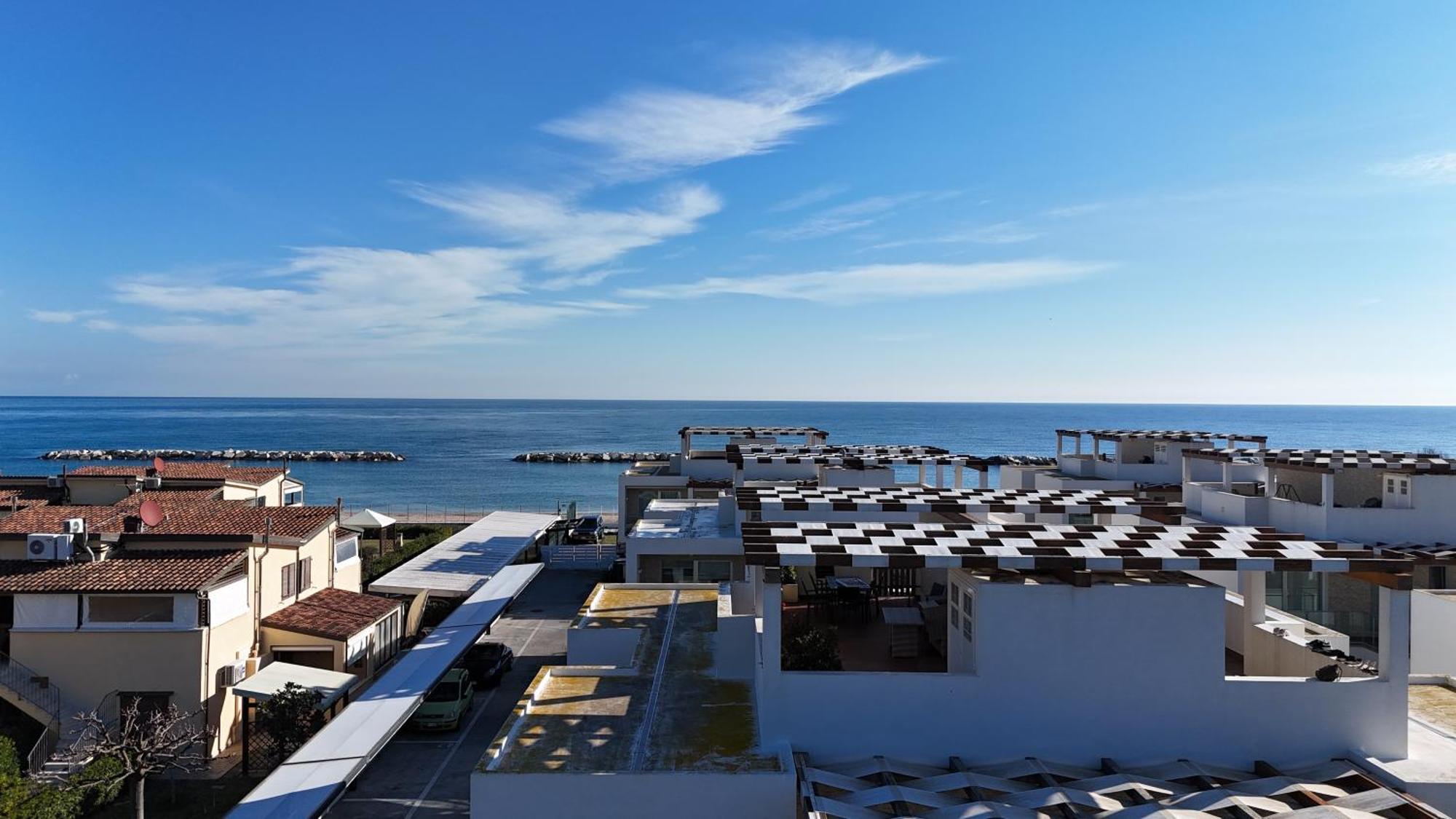 P020 - Porto Recanati, Nuovo Trilocale Con Giardino Eksteriør billede